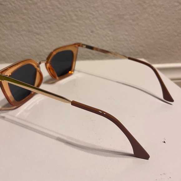 OWLS
AJ Morgan SKU: 84001-CHAMPAGNE - Picture 3 of 4